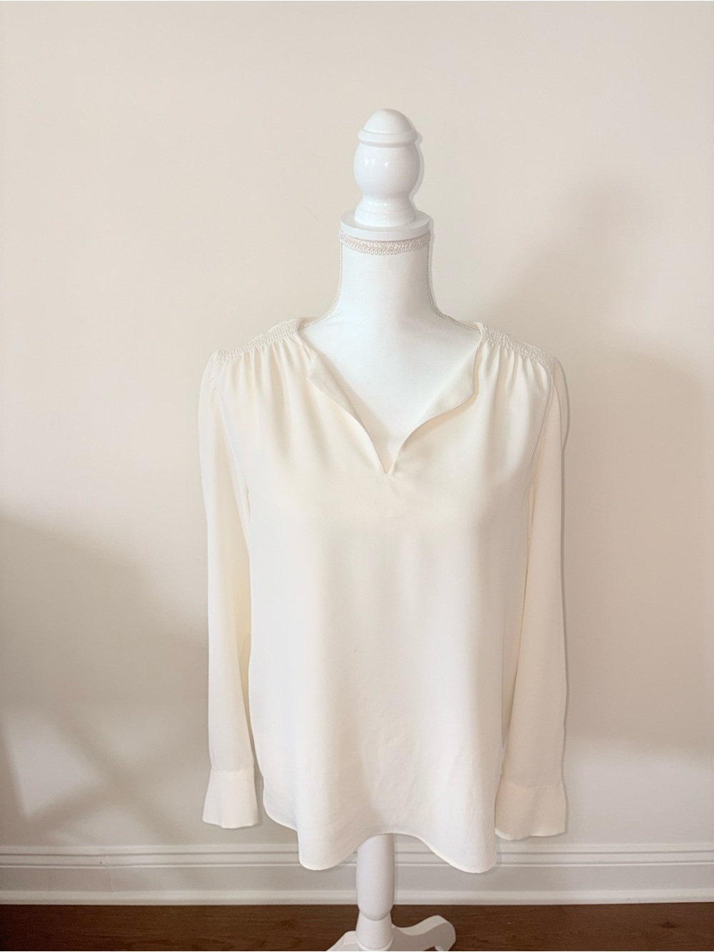Ann Taylor Cream V-Neck Long Sleeve Blouse